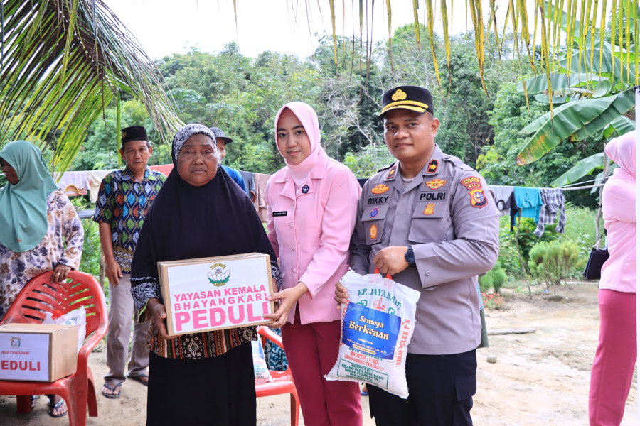 Kapolres Rohil Berikan Bansos Sembako ke Masyarakat Disabilitas dan Kurang Mampu di Ujung Tanjung Kapolres Rohil Berikan Bansos Sembako ke Masyarakat Disabilitas dan Kurang Mampu di Ujung Tanjung