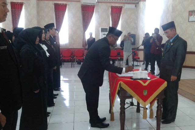 Sekda Rohil Lantik 18 Pejabat Struktural Eselon III Dan IV