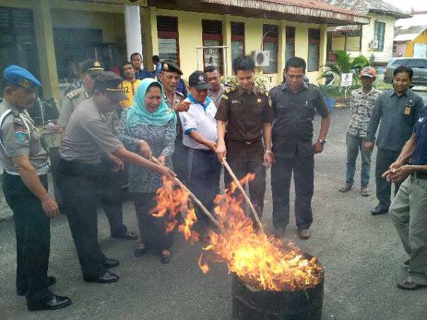 Barang Tangkapan Narkotika jenis Ganja Seberat 2kg Dimusnahkan