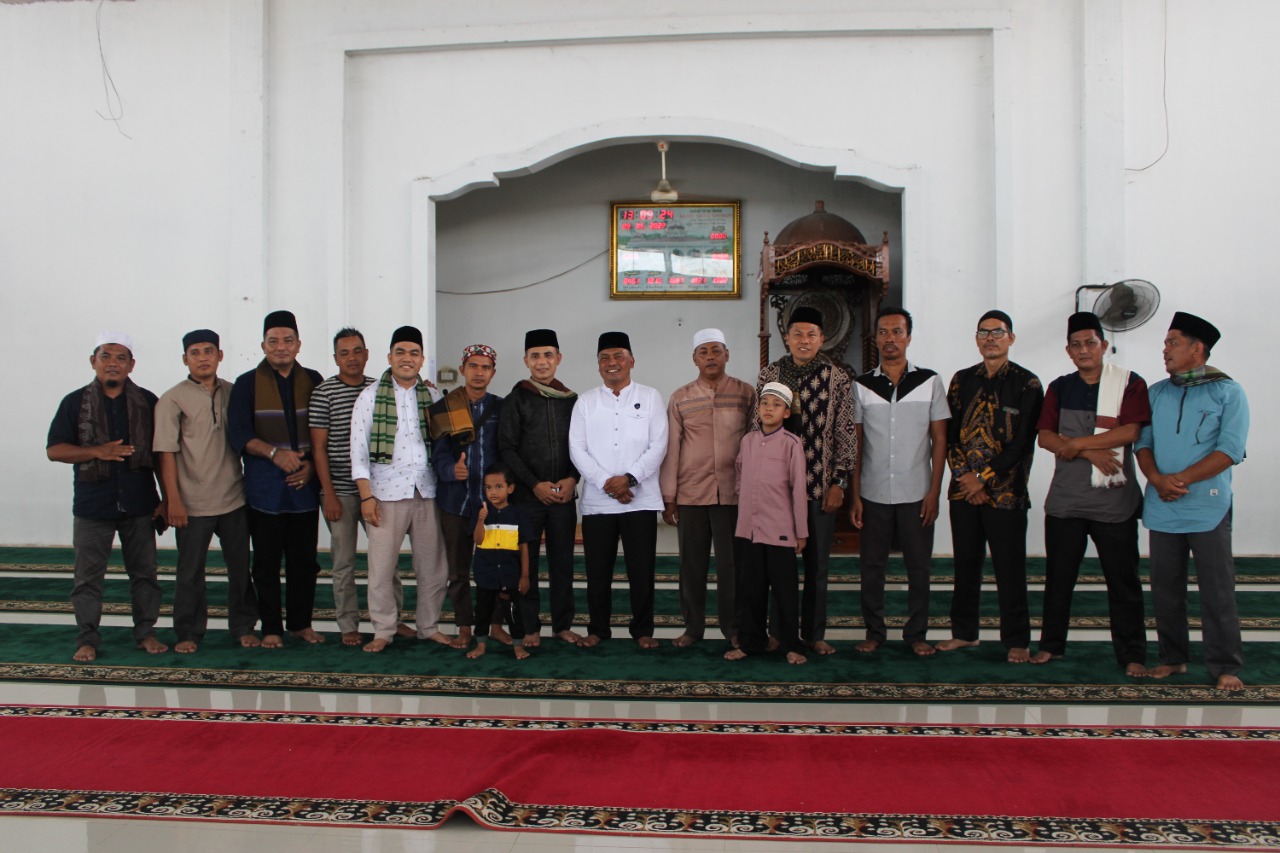 Masyarakat Tanjung Antusias Sambut Kedatangan Staf Ahli Gubri Yurnalis