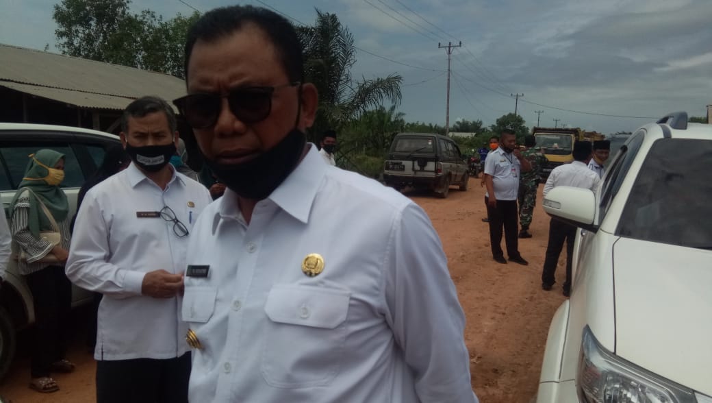 Melihat Perbaikan Jalan Lintas Sinaboi-Dumai, Bupati Rohil ke Sinaboi