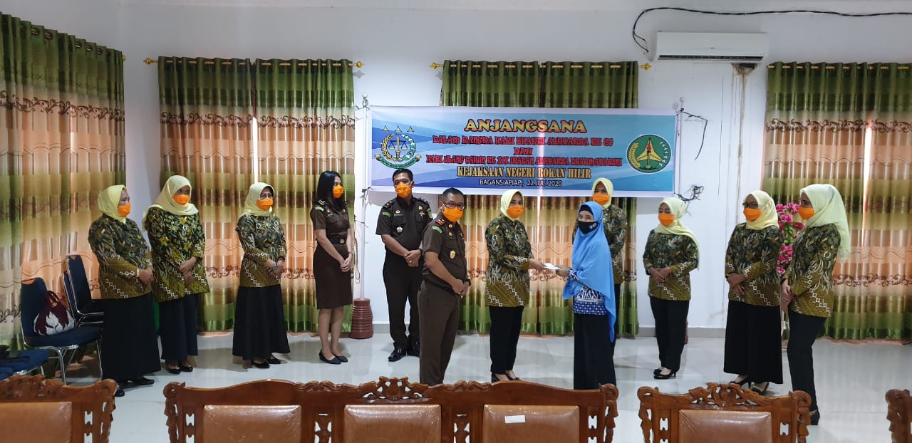 Maknai Hari Bhakti Adhyaksa, Jajaran Kejari Rohil Anjangsana ke Rumah Purnaja