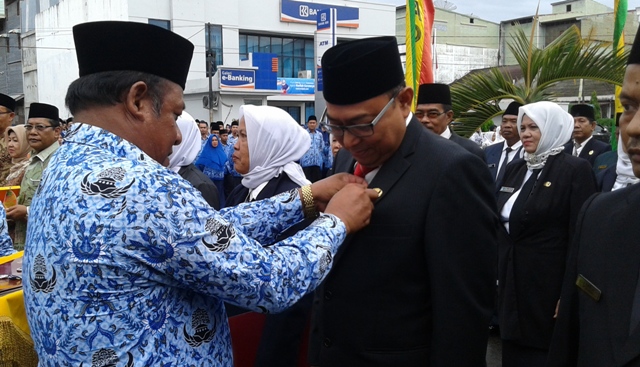 HUT Korpri ke 46, Wabup Rohil Serahkan Satya Lencana Pada 300 PNS