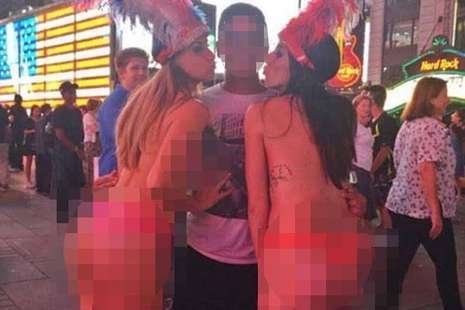 Gadis-gadis Ini Tampil Telanjang di Times Square