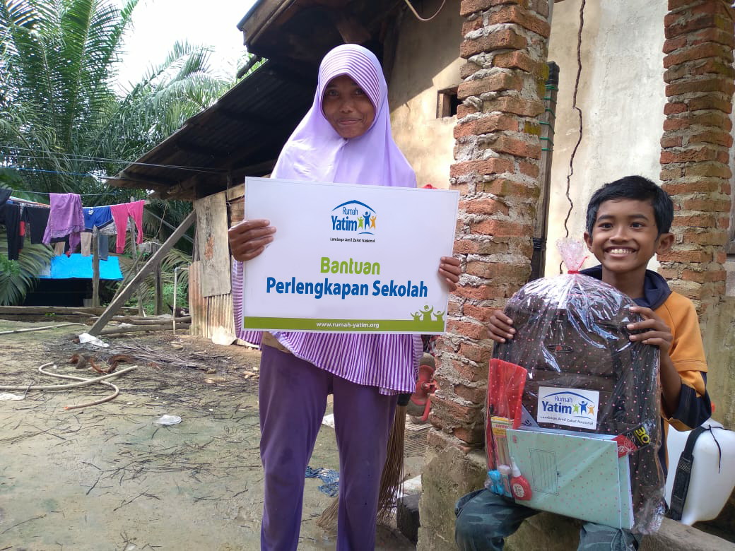 Syaiful Amri Kembali Terima Bantuan Rumah Yatim