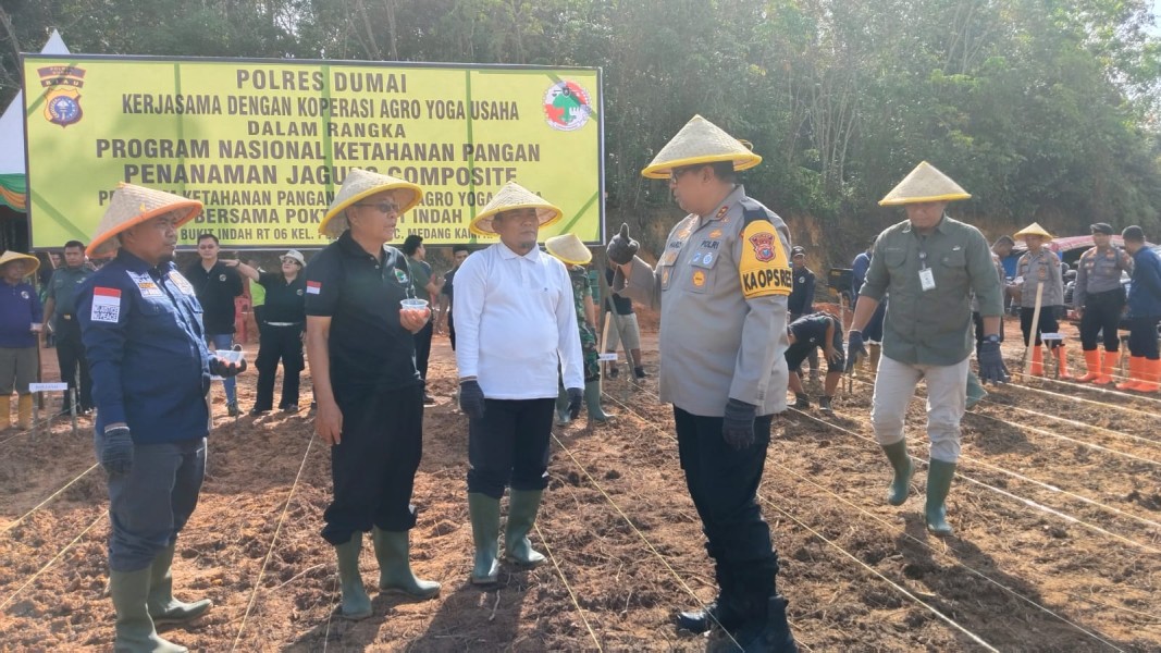 Polres Dumai Giat Penanaman Jagung di Lahan Koperasi Agro Usaha Pelitung