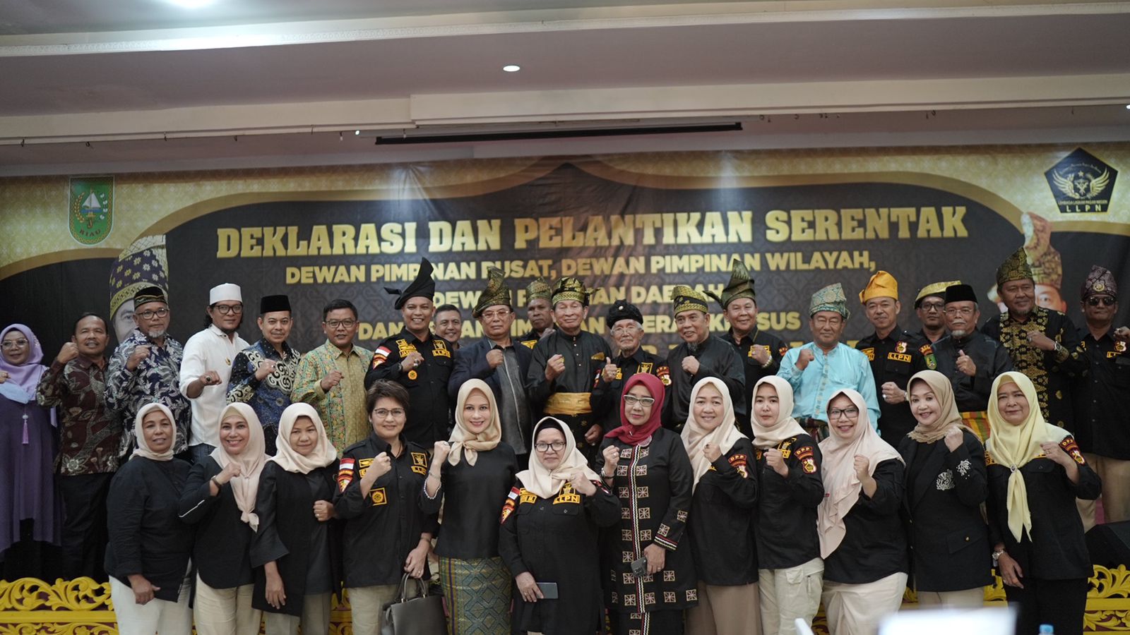 Bupati Rohil Afrizal Sintong Dapat Gelar Temenggung Muda Laskar Pagar Negeri