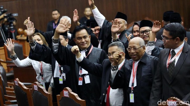 Yusril dan Tim Hukum 01 Bertemu Jokowi di Istana Bogor Malam Ini
