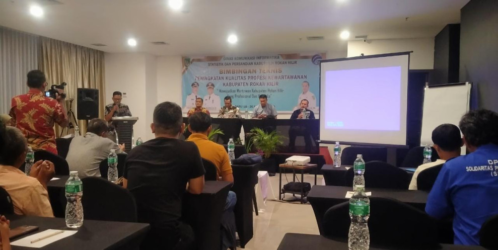 Kadiskominfo Rohil Buka dan Resmikan Bimtek Peningkatan Kualitas Profesi Kewartawanan Kadiskominfo Rohil Buka dan Resmikan Bimtek Peningkatan Kualitas Profesi Kewartawanan