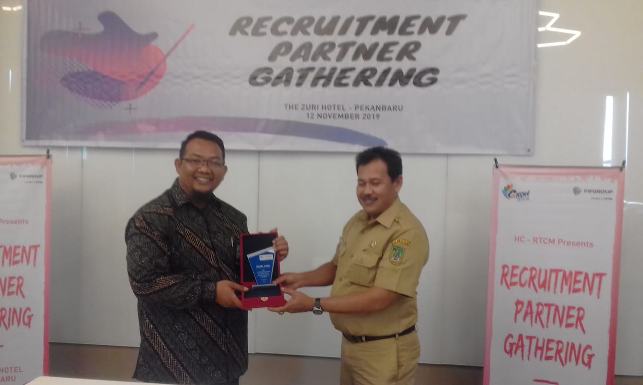 Rekrutmen Tenaga Kerja, Disnaker Rohil Teken MoU Dengan FIF