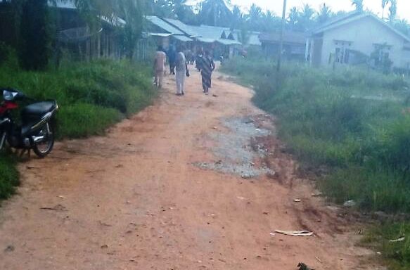 Disebut Korban Politik Jalan Sempurna Batu Tujuh Rohil Tak Tersentuh Pembangunan