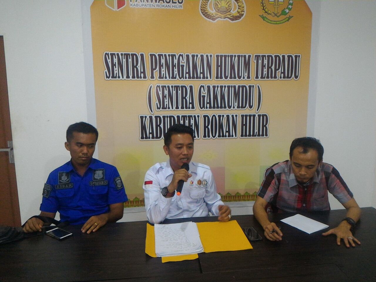 Tim Gakkumdu Rohil Gelar Pers Rilis Warga Kubu Nyoblos Dua Kali