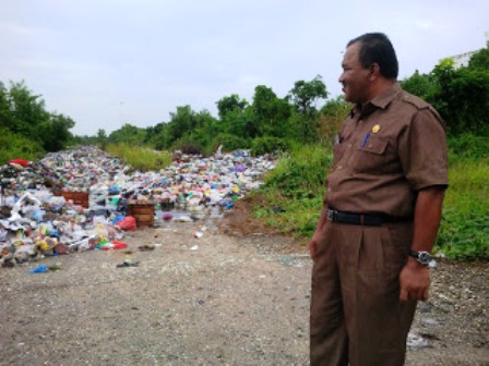 Areal Perkantoran Batu 6 Dijadikan Tempat Pembuangan Sampah
