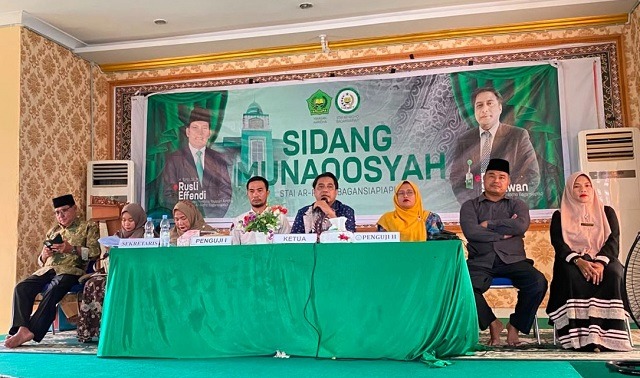 Siap Melahirkan Generasi Akademis Baru,Ketua STAI Ar-Ridho Resmi Tutup Sidang Skripsi