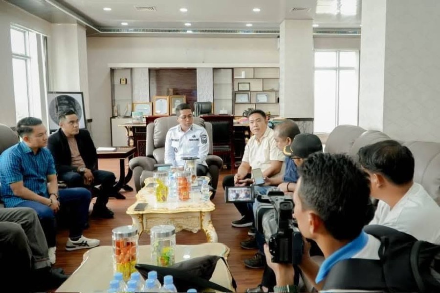 Klarifikasi Pemberitaan Miring : Wakil Bupati Jhony Charles Selalu Dukung Kenerja Insan Pres