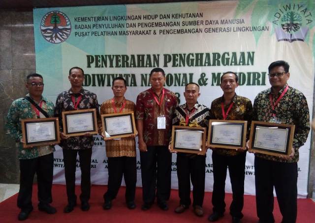 6 Sekolah Rohil Terima Penghargaan Adiwiyata Nasional Dari KLH