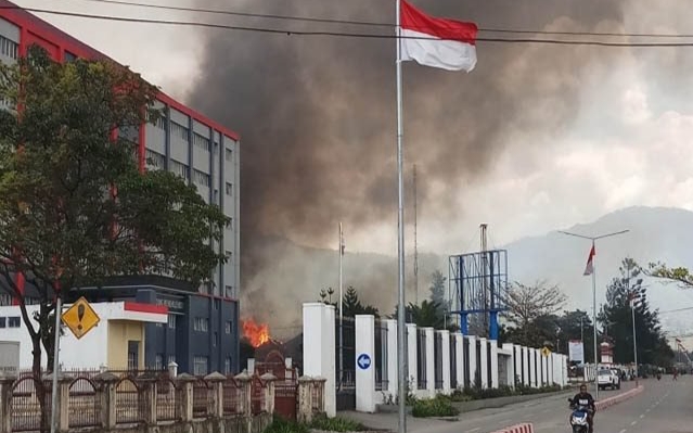 8 Ribu Rumah Warga Dibakar, Bidan Ikut Dokter Tinggalkan Wamena
