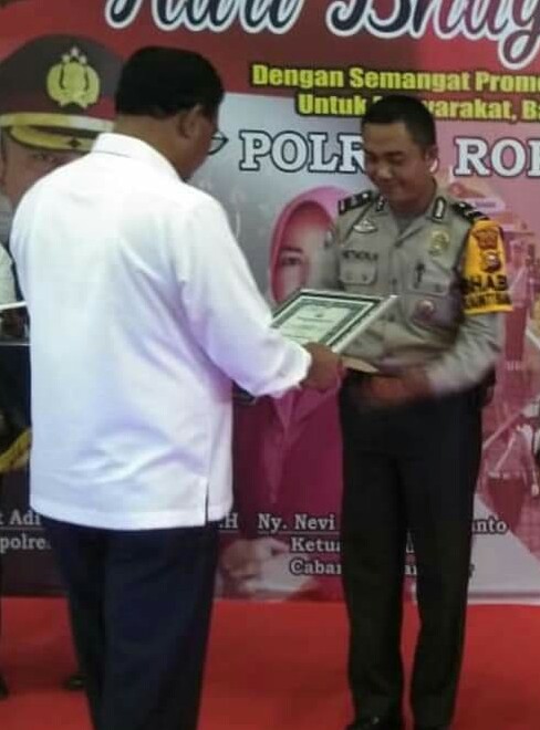 Terpilih Juara 1 Bhabinkamtibmas, Aipda Hetmon Hutabarat Raih Penghargaan Dari Kapolres Rohil