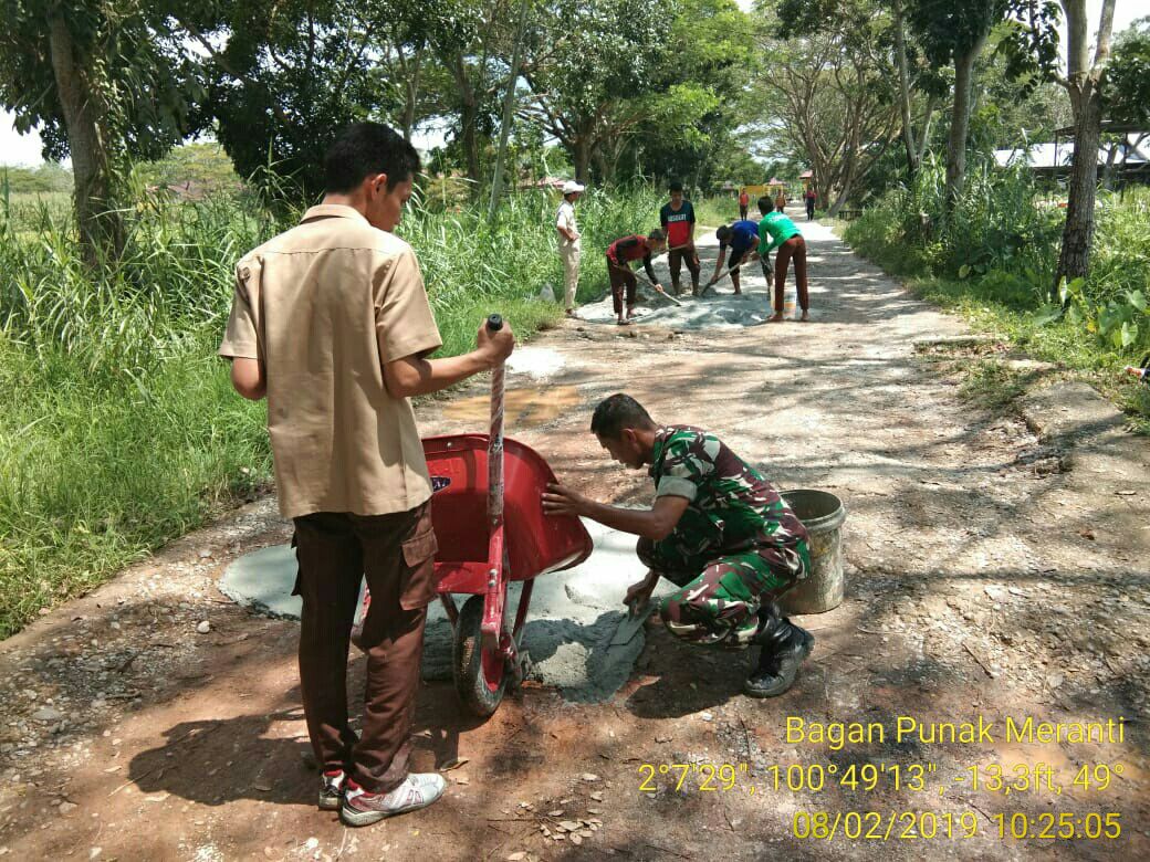 Pembinaan Teritorial, Babinsa Koramil 01 Bangko Goro Bersama Guru dan Siswa