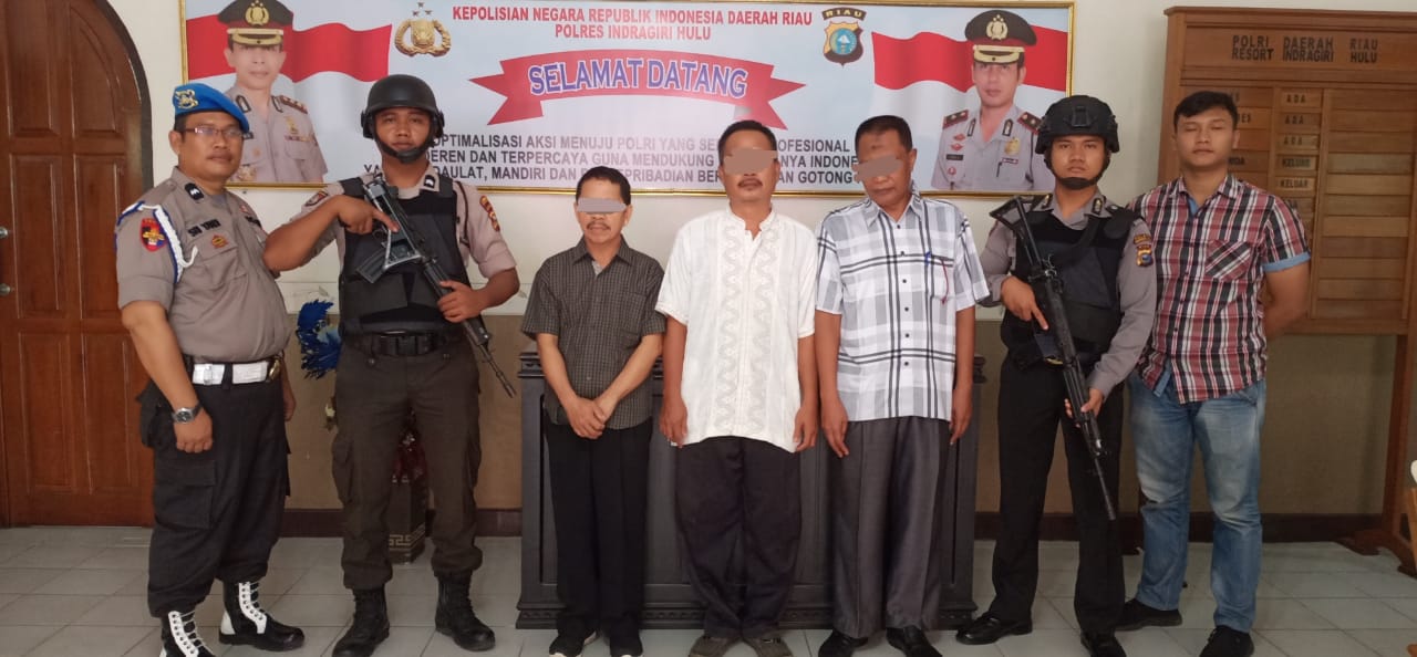 Polres Inhu Serahkan Tiga Tersangka Korupsi DPMD ke Kejaksaan