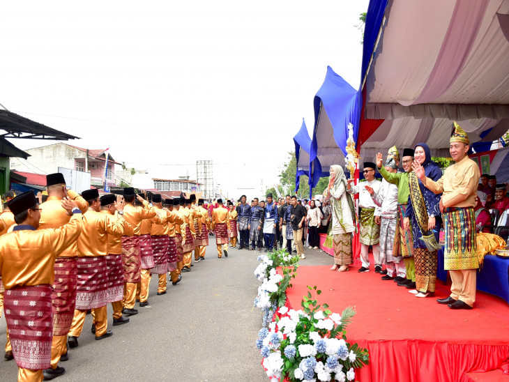 Tampil Memukau, Kampar Angkat Tema Tali Bapilin Tigo, Tigo Tungku Sajoghangan.