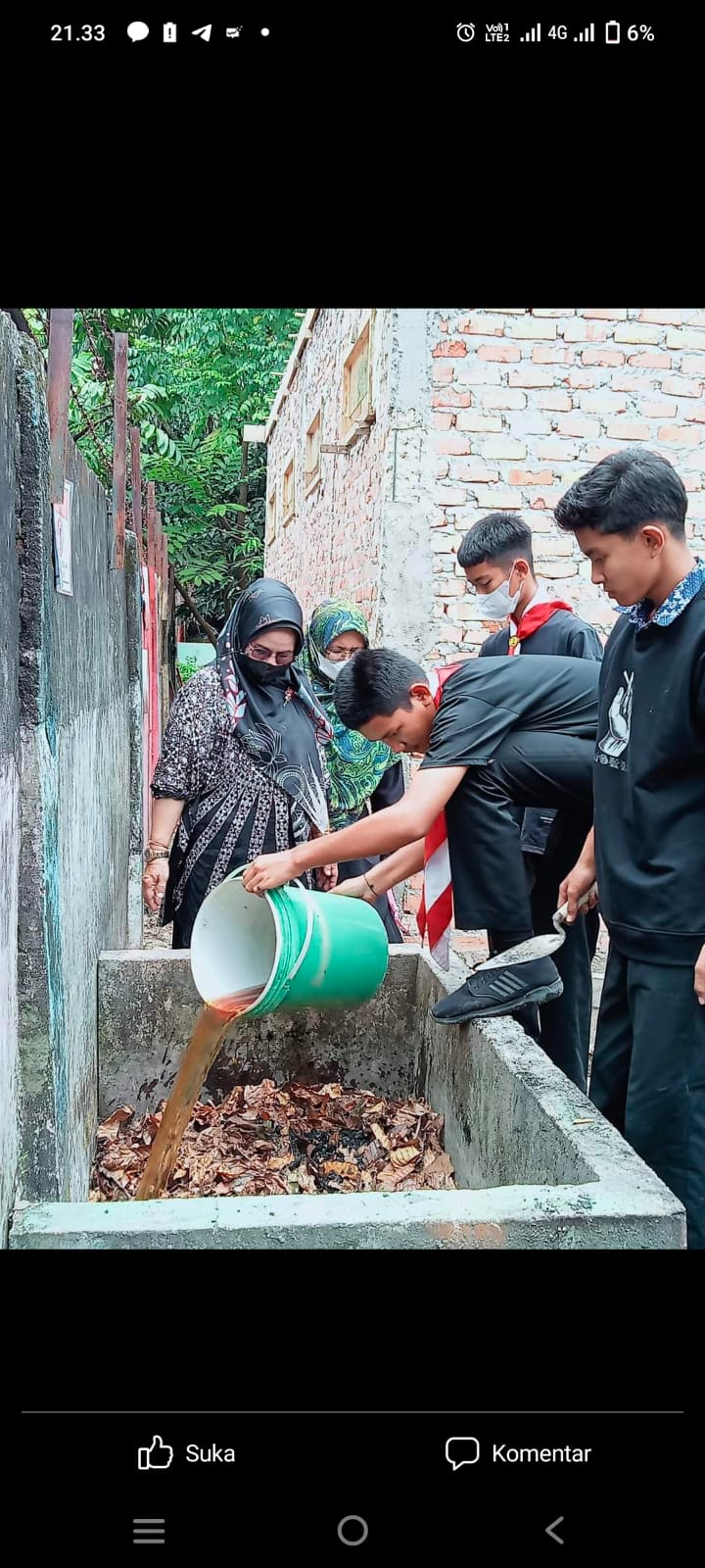 Gugus Depan UPT SMPN 4 Siak Hulu Olah  Sampah Daun jadi Pupuk Kompos