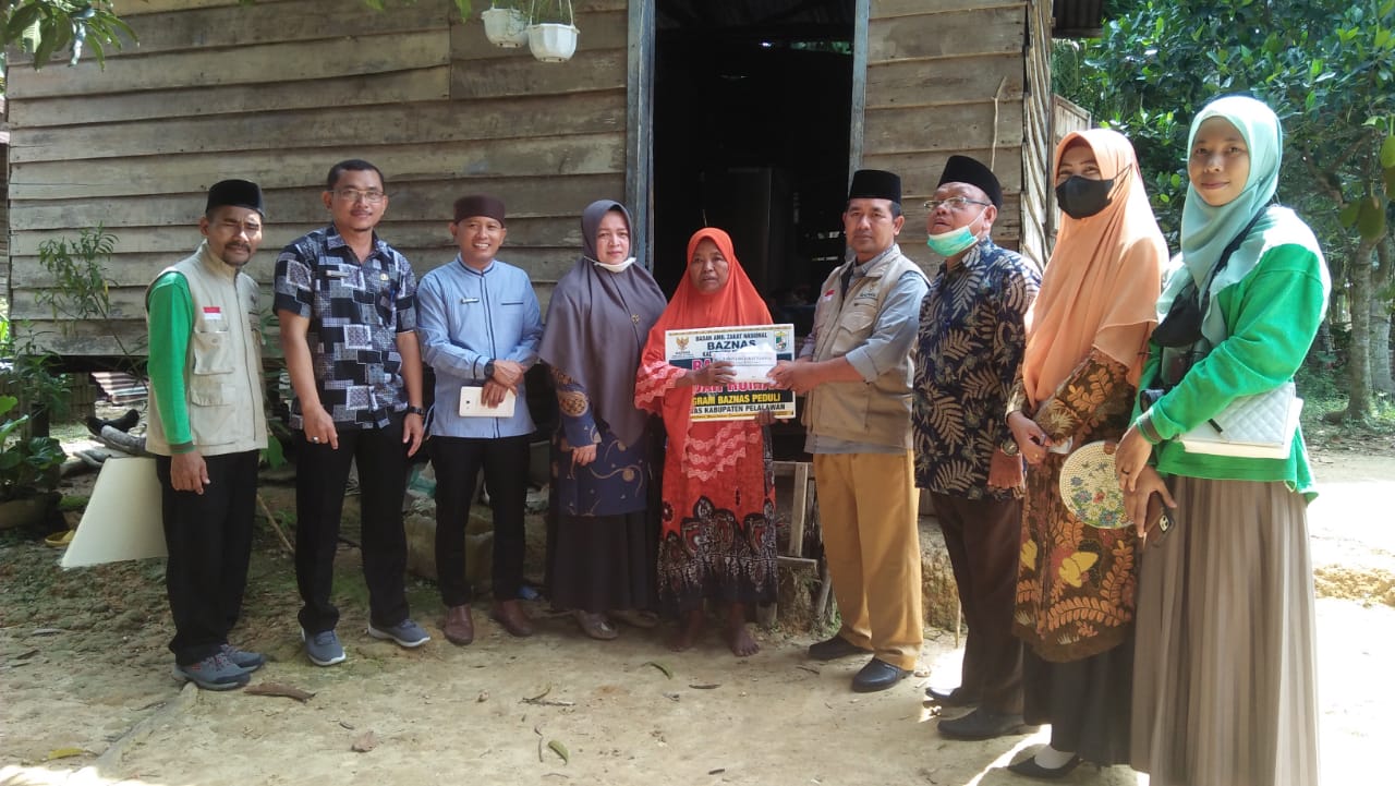 BAZNAS Pelalawan Serahkan Bantuan Bedah Rumah Di Kecamatan Ukui
