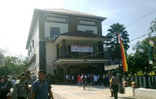 Ribuan Massa Datangi Hotel Grand Mempura