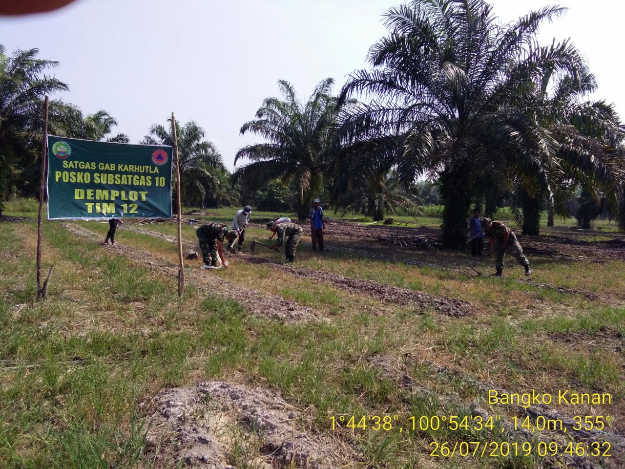Ubah Pola Pikir, Babinsa Koramil 05/RM Ajak Warga Untuk Berkebun