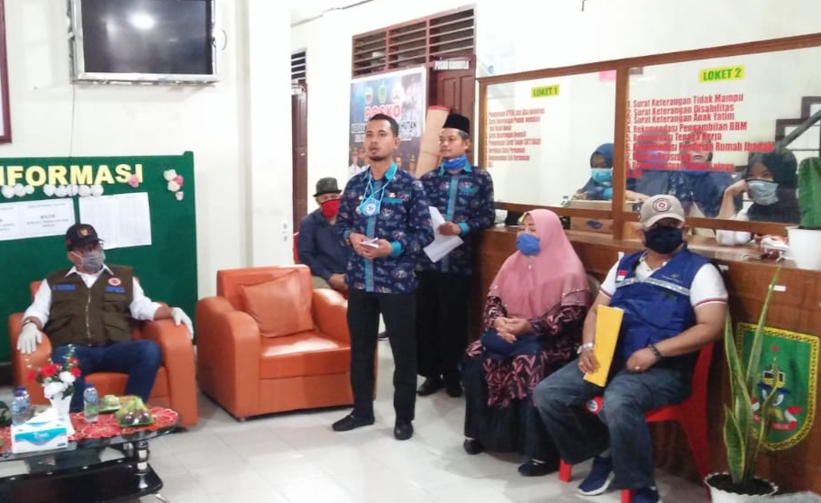 Camat TPTM Robby Kurniawan Harap Ketua RT Serah Bantuan Dengan Tanda Terima