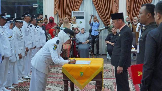 Bupati Rohil Lantik 35 Pejabat Serta Penjabat Penghulu