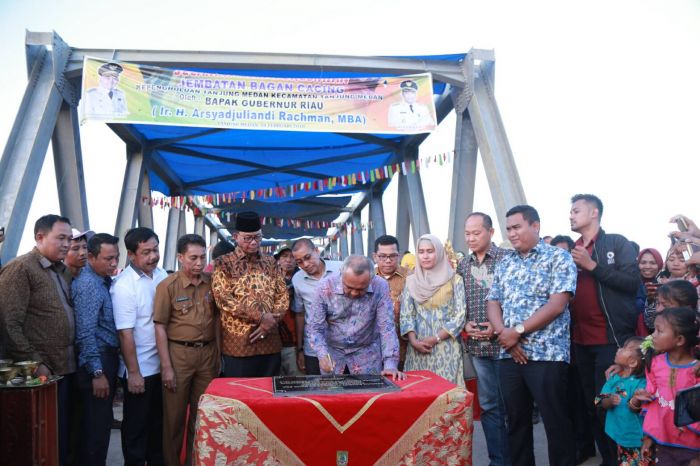 Gubri Arsyadjuliandi Rachman Resmikan Jembatan Bagan Cacing Tanjung Medan
