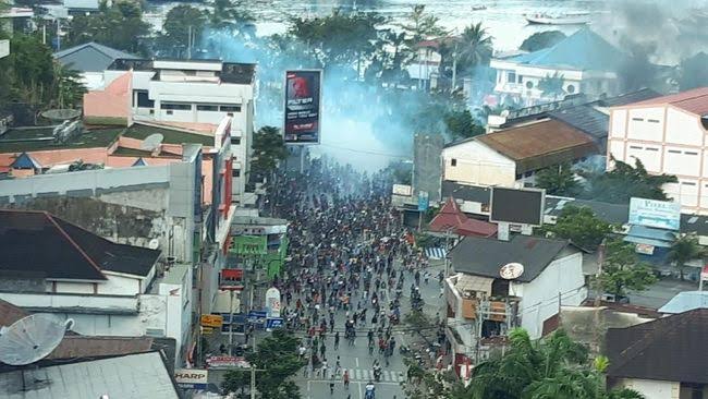 Rusuh di Jayapura, Lapas Dirusak dan Polsek Dibakar