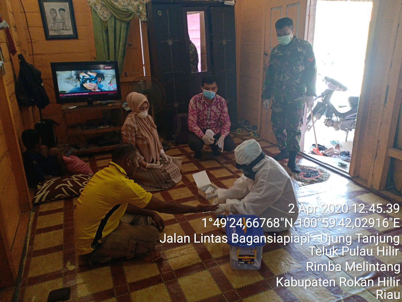 Babinsa Dampingi Puskesmas Cek Kesehatan Warga Secara Berkala