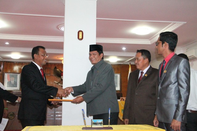 DPRD Rohil Sahkan Perda Pernyataan Modal Pada Bank Riau Kepri