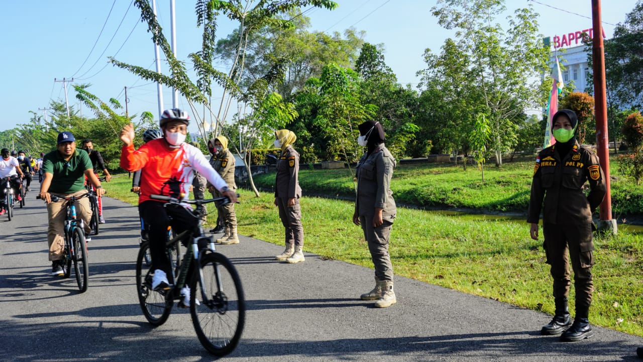 Bupati Rohil Afrizal Meriahkan Giat Fun Bike Sinergi HUT Bhayangkara ke 75