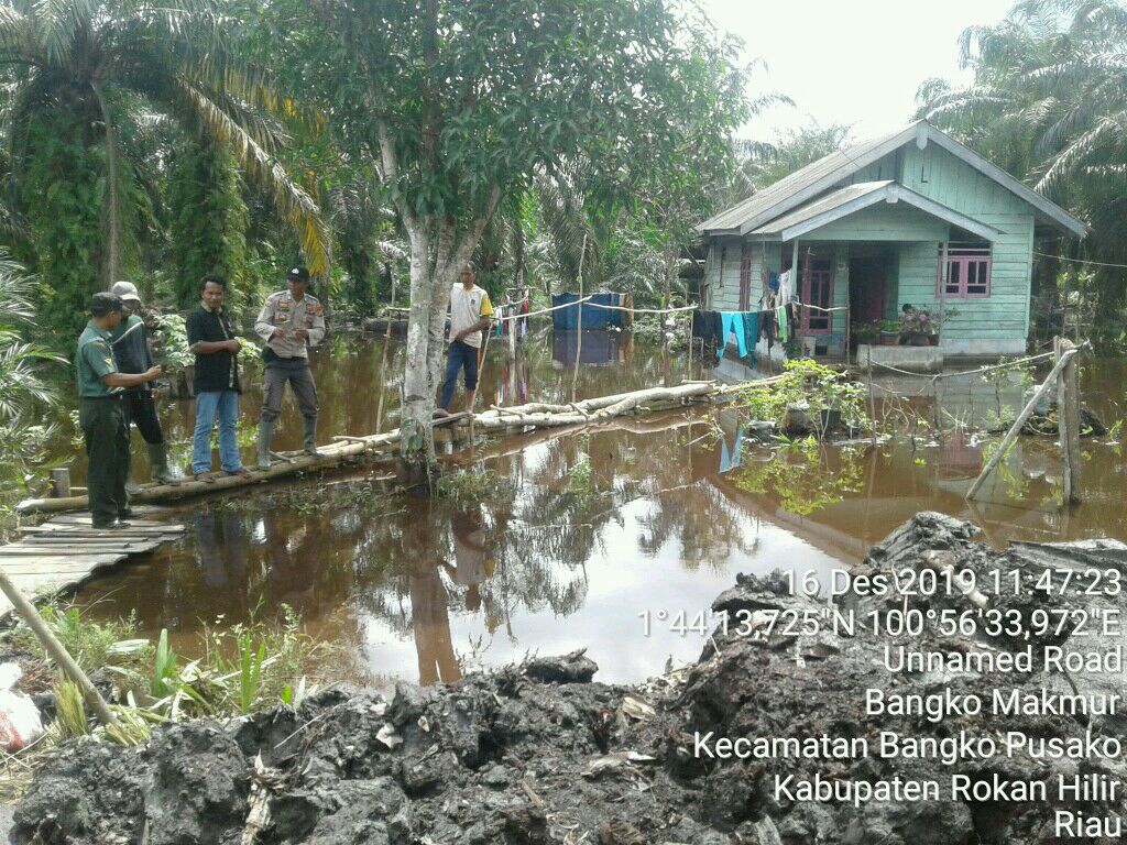 Curah Hujan Tinggi, Babinsa Koramil 05/RM Bersama Bhabinkamtibmas Laksanakan Pemantauan Banjir Curah Hujan Tinggi, Babinsa Koramil 05/RM Bersama Bhabinkamtibmas Laksanakan Pemantauan Banjir