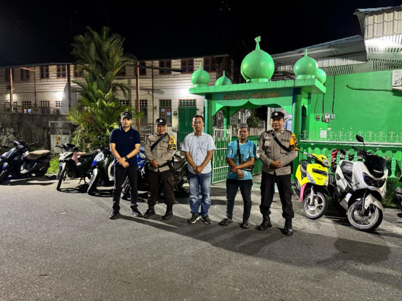 Polsek Bangko Lakukan Pengamanan Dimesjid Wilayahnya Berikan Rasa Aman Saat Beribadah Polsek Bangko Lakukan Pengamanan Dimesjid Wilayahnya Berikan Rasa Aman Saat Beribadah