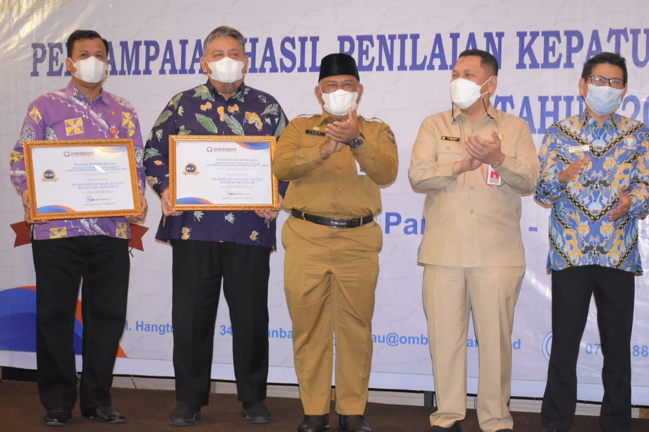 Sekda Kampar Hadiri Acara Penyampaian Hasil Penilaian Standar Pelayanan Publik Sekda Kampar Hadiri Acara Penyampaian Hasil Penilaian Standar Pelayanan Publik