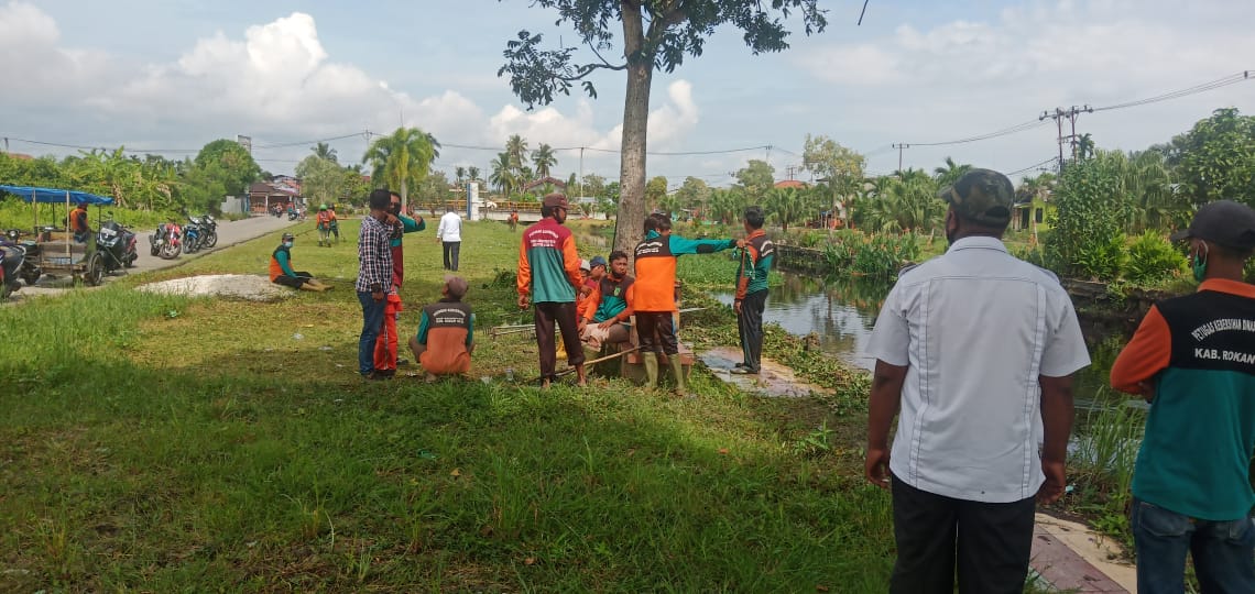Kadis LH Rohil Turunkan Petugas Kebersihan ke Area Sungai Pabrik