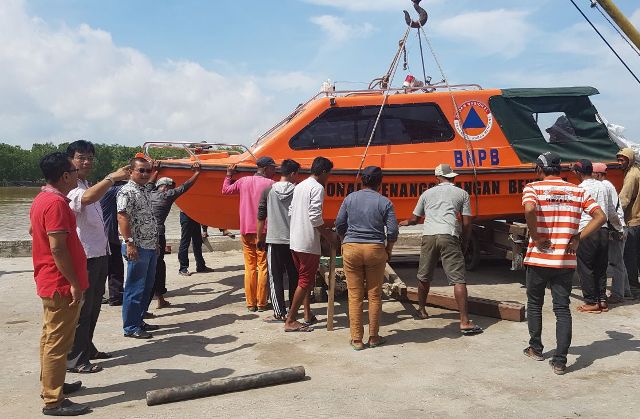 BNPB Pusat Hibahkan 1 Unit Kapal Cepat Untuk Rohil