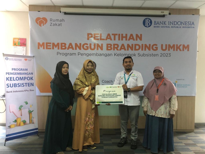 Pegadaian Syariah Subrantas dan Rumah Zakat Salurkan Bantuan untuk UMKM Binaan Rumah Zakat