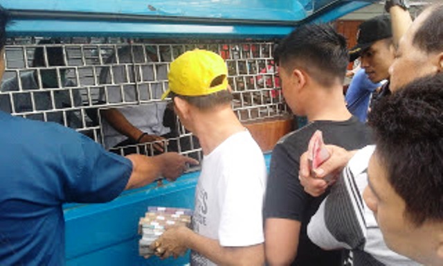 Warga Bagansiapiapi Tukar Uang Baru, Waktu  2 Jam Habiskan Rp1 Miliar