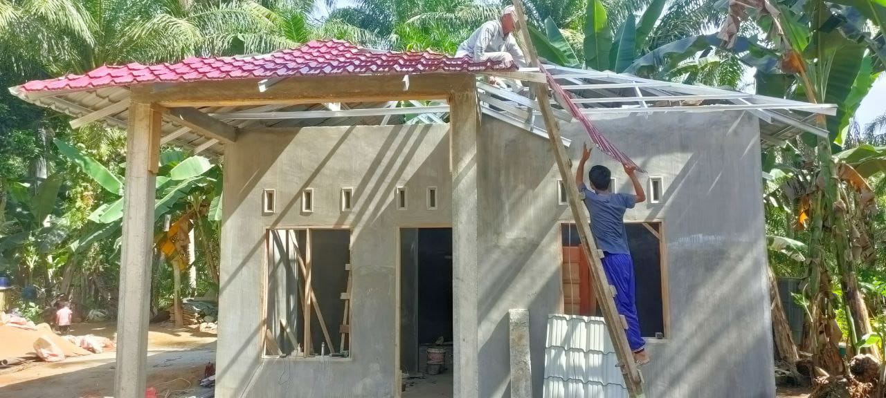 Rehab rumah Satgas TMMD hampir selesai, Dede Anggraini tersenyum