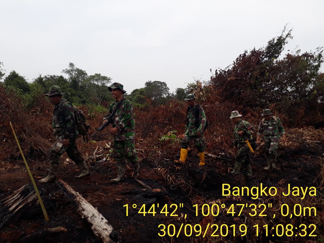 Pastikan Api Padam, Babinsa Koramil 05/RM Laksanakan Patroli