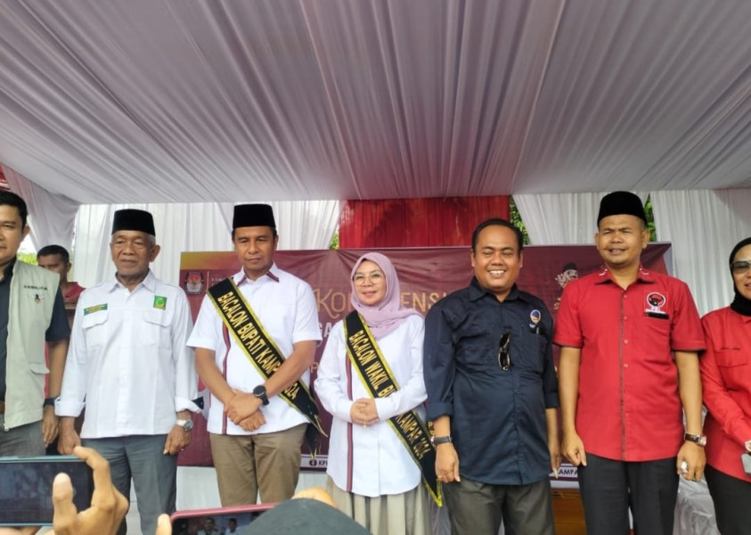 Bacalon Bupati dan Wakil Bupati Ahmad Yuzar-Misharti Mendaftar di KPU Kampar Bacalon Bupati dan Wakil Bupati Ahmad Yuzar-Misharti Mendaftar di KPU Kampar