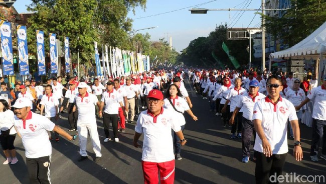 Ribuan Orang di Solo Turun ke Jalan Rayakan Pertemuan Jokowi-Prabowo