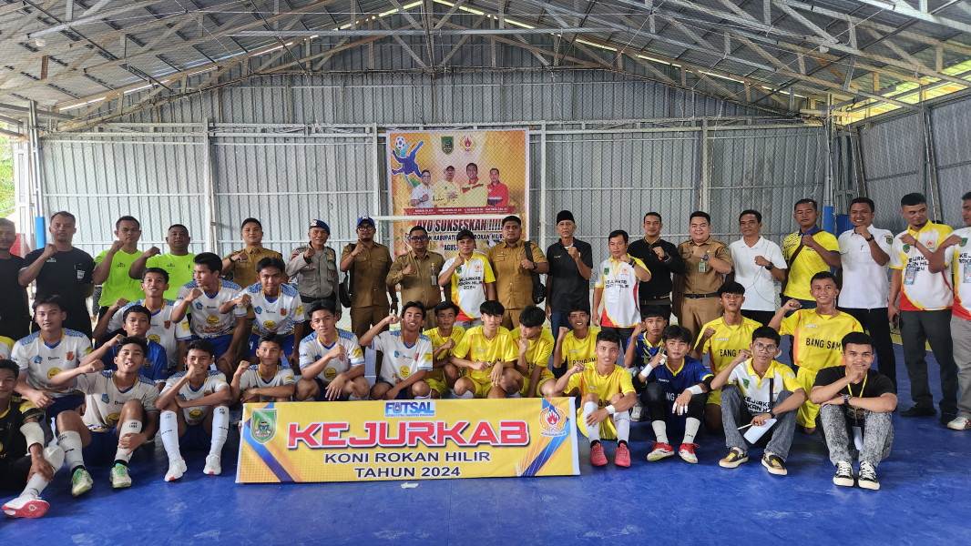 Ketua KONI Rohil Samsuri Meninjau Langsung Pertandingan Futsal Kejurkab 2024