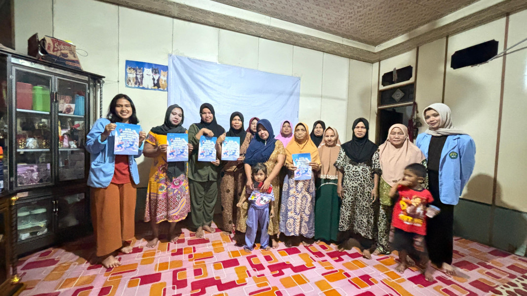 Mahasiswa KUNKERTA UNRI Sosialisasi Digital Marketing Produsen Kue Bekak Didusun Pergam Bertuah
