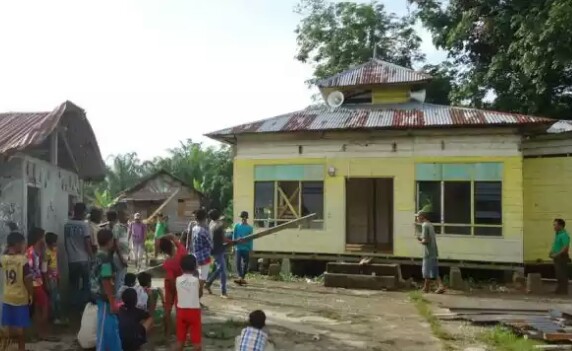 SWADAYA! Masyarakat Baganpunak Gotong Royong Rehab Mushola AT-Taubah SWADAYA! Masyarakat Baganpunak Gotong Royong Rehab Mushola AT-Taubah